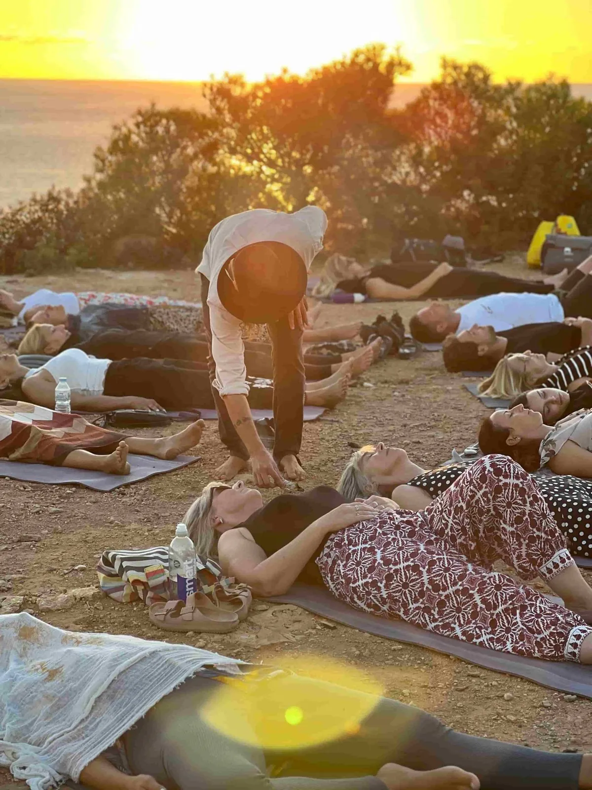 Práctica en grupo al atardecer